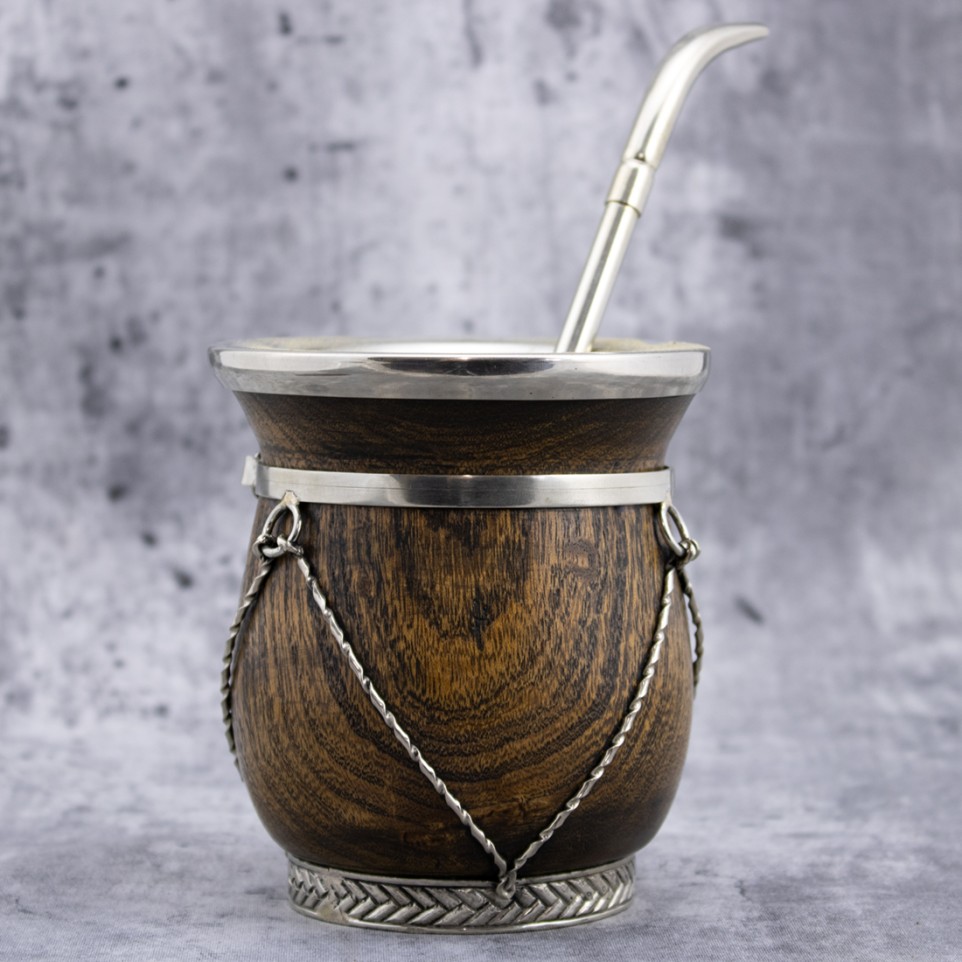 Mate de cuero negro con base de aluminio